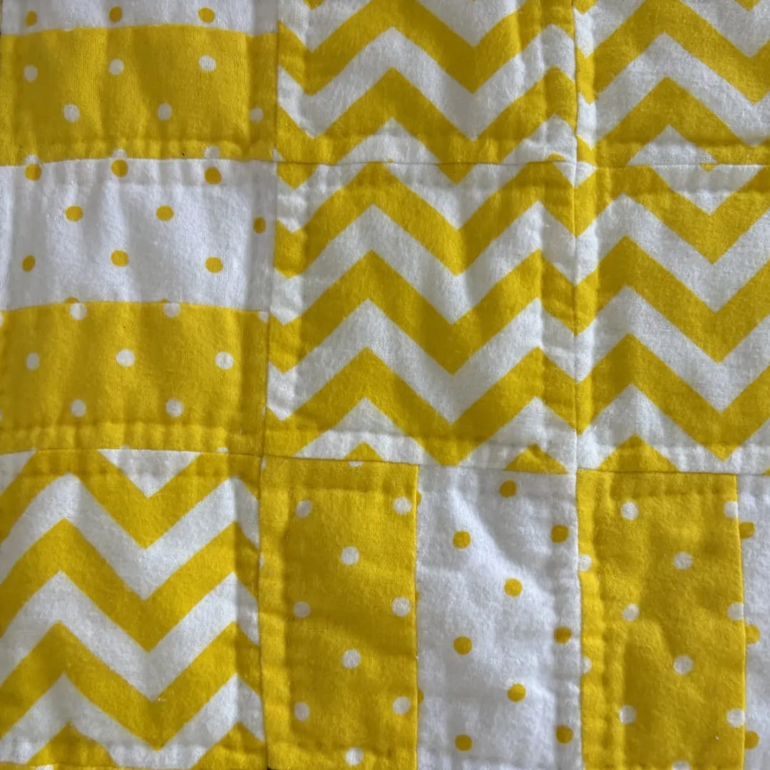 golden dinosaurs baby quilt detail 2