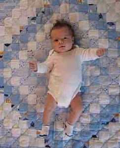 handmade baby quilt, around the world quilt, blue quilt