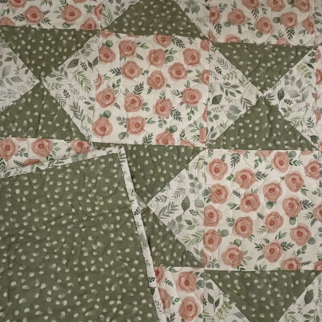 new rosebud baby quilt detail 1